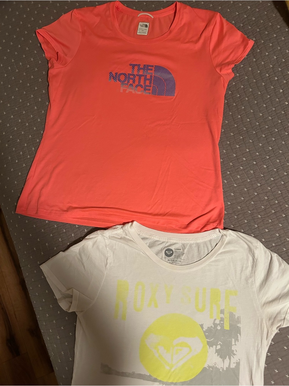 The North Face Bright Coral Short Sleeve Logo Tee - & Roxy white Women's Lg